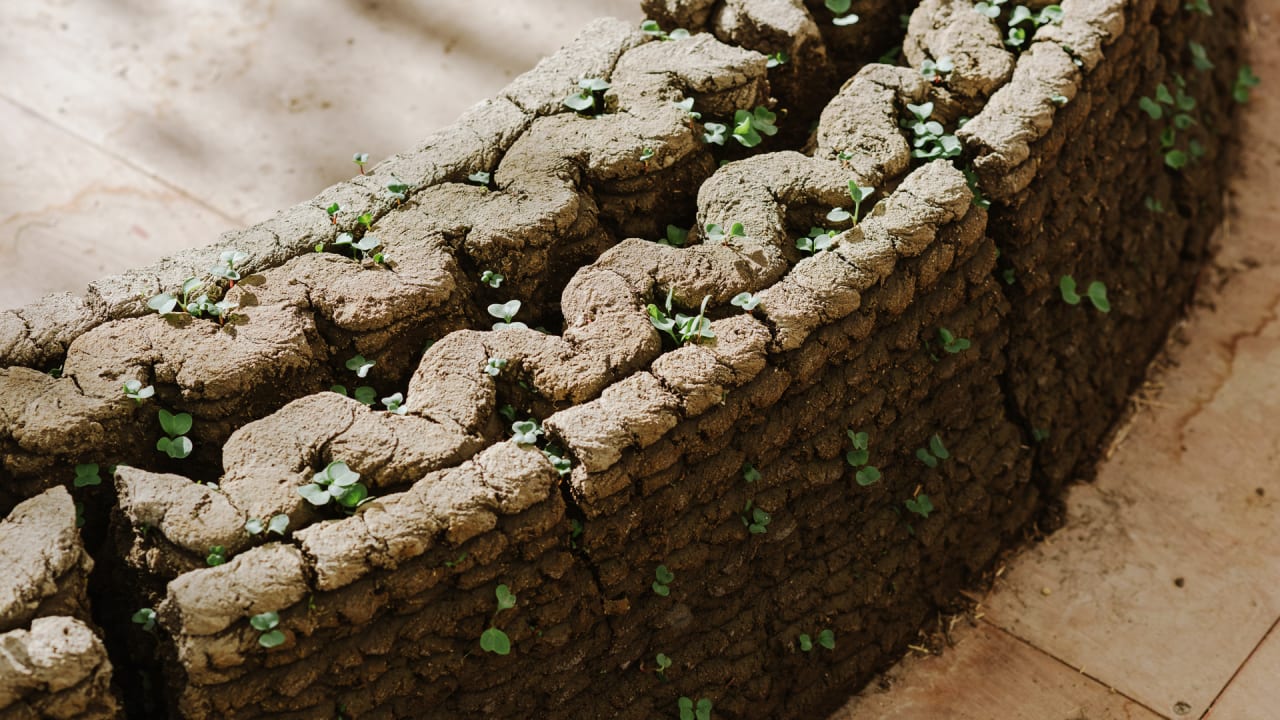 3D Printed Dirt Walls to Grow a Garden